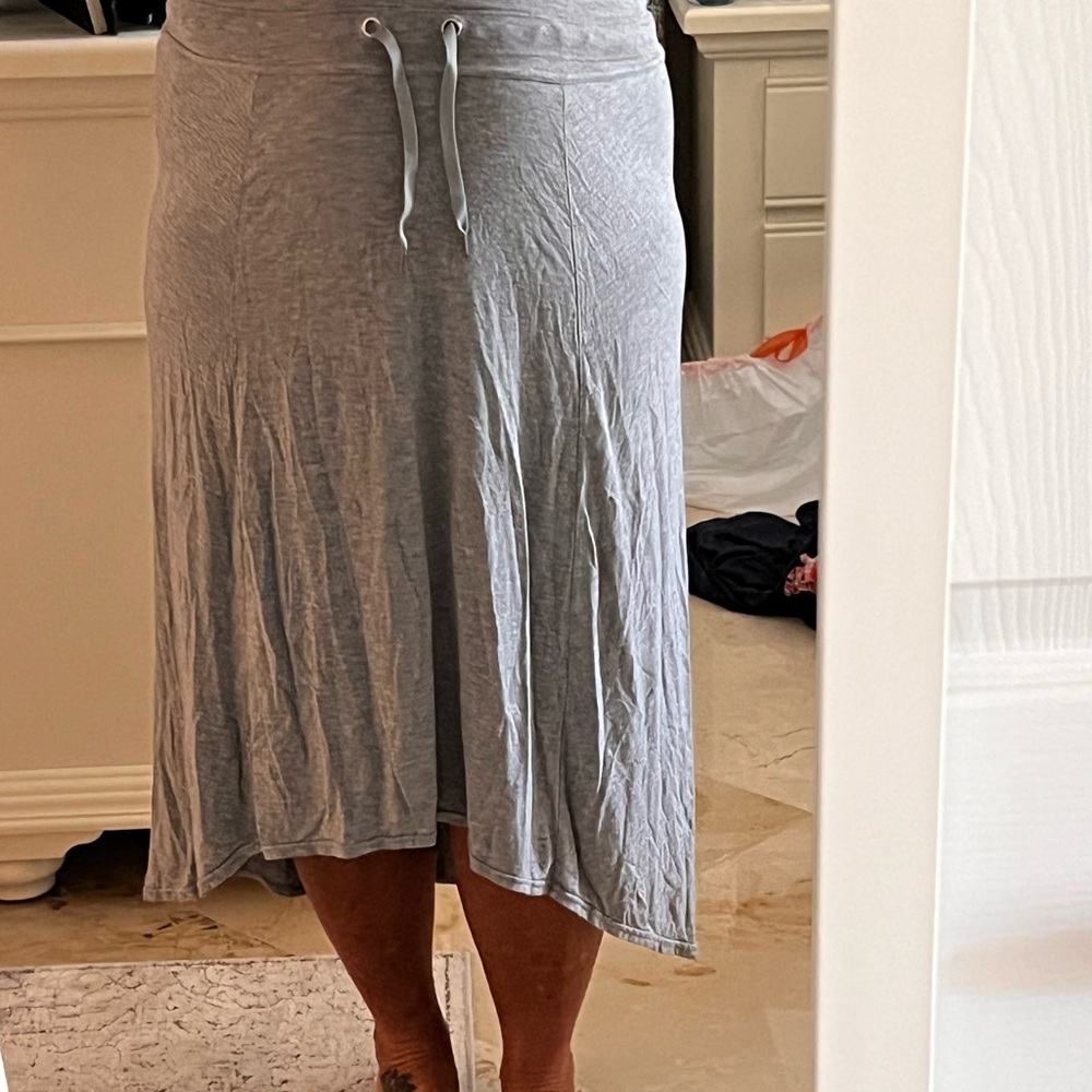 Athleta women’s gray high/low skirt, size large